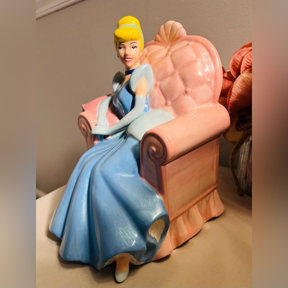 NWT The Cinderella (VINTAGE) ceramic coin bank figurine by PARK LANE ASSOCIATES. - Picture 10 of 11